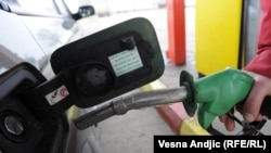 NIS nesmetano radi u Rumuniji i Bugarskoj, gde ima mrežu pumpi. Na fotografiji detalj sa jedne od pumpi.