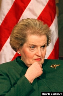 Državna tajnica Madeleine Albright sprema se održati govor o Iraku, 26. marta 1997. na Sveučilištu Georgetown u Washingtonu.