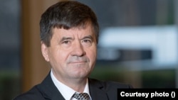 Nicolae Sitaru, președintele Asociației Producătorilor de Porumb spune că legislația actuală nu îi sprijină pe producătorii care doresc înființarea de sisteme de irigații pe banii lor.