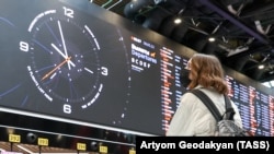 Najveći broj ruskih građana otišlo je u Gruziju, Tursku i Jermeniju. Među njima je najviše onih koji imaju između 25 i 44 godine, pokazalo je nedavno sprovedeno istraživanje organizacije OK’Russians. (Foto: Terminal C na aerodromu Šeremetjevo, Moskva 8. mart 2022)