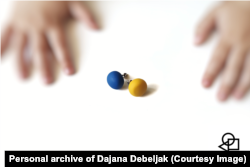 Nakit Dajane Debeljak u bojama nacionalne zastave Ukrajine