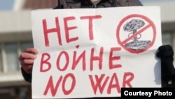 Антивоенный пикет в Омске (архивное фото)