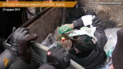 У Харкові активісти вкинули міського депутата в смітник