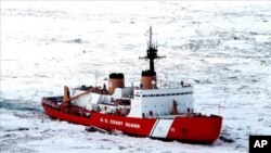 Spărgătorul de gheață american Arctic, unul din puținele din dotarea Statelor Unite.