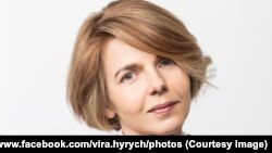 Вера Гирич работи в украинската служба на Радио Свободна Европа от 2018 г. 