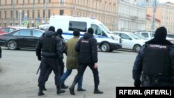 Задержания Росгвардией на акции против войны в Санкт-Петербурге, апрель 2022 года