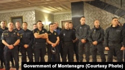 Petar Knežević (drugi s lijeva), pomoćnik komandata antiterorističke jedinice Crne Gore, sa kolegama na prijemu kod bivšeg premijera Crne Gore Zdravka Krivokapića, u vili "Gorica" u Podgorici, 7. septembra 2021.