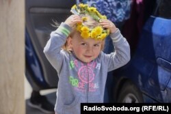 Девочка после эвакуации в Запорожье, май 2022 года