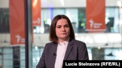 Liderja opozitare bjelloruse, Svyatlana Tsikhanouskaya, gjatë një interviste dhënë Radios Evropa e Lirë. Pragë, 11 maj 2022.
