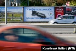 A Balásy-féle cégcsoport gyártja a „kormányzati tájékoztató” plakátokat is