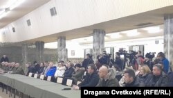 Српскиот претседател Александар Вучиќ на средба со претставници на Србите од Косово во касарната на српската војска во Рашка во близина на границата, 28 декември 2022 година