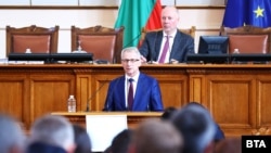 Николай Денков се изказа от парламентарната трибуна след гласуването в петък. 