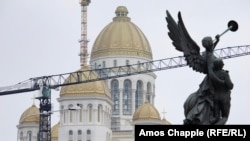 Катедралата "Спасение на народа" в Букурещ