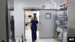 Török Zsuzsa műtővezető a Duna Medical Center új kórházépületében, a IX. kerületi Lechner Ödön fasorban (képünk illusztráció)