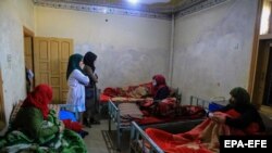 Gratë afgane të varura nga droga duke u trajtuar në një qendër të dedikuar për trajtimin e grave dhe fëmijëve në Kabul. Fotografi nga arkivi.