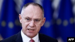 Австрийският вътрешен министър Герхард Карнер пристига на Съвета на ЕС в Брюксел. Австрия гласува срещу приемането на България и Румъния.