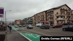 Florești, jud Cluj - populația a crescut de la 23.000 de locuitori în 2011, la - cifră neoficială - 70.000 în 2024. Nu are spital sau centru de permanență. Urgențele medicale merg la Cluj-Napoca.