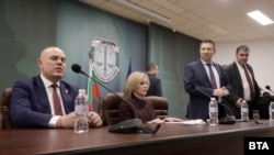 На пресконференция бяха обявени подробности от акцията срещу Nexo. От ляво на дясно: главният прокурор Иван Гешев, говорителката му Сийка Милева, зам.-главният прокурор Борислав Сарафов и началник на "Киберпрестъпления" Светослав Василев.