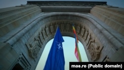 Zastave NATO i Rumunije u Bukureštu pred početak sastanka šefova diplomatija, 29. novembar 2022. 