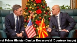 Këshilltari i lartë i DASH-it, Derek Chollet, dhe kryeministri maqedonas, Dimitar Kovaçevski. 