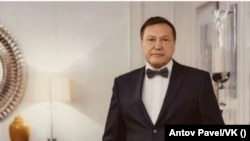 Pavel Antov, milionar cu afaceri în domeniul alimentar, a fondat fabrica de procesare a cărnii Vladimir Standard în 2019. Forbes i-a estimat averea la 140 de milioane de dolari.