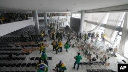 Демонстрантите упаднаа во Претседателската палата во Бразилија