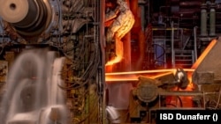 Meleghengerelés az ISD Dunaferrnél egy dátum nélküli képen a cég honlapi galériájában. 