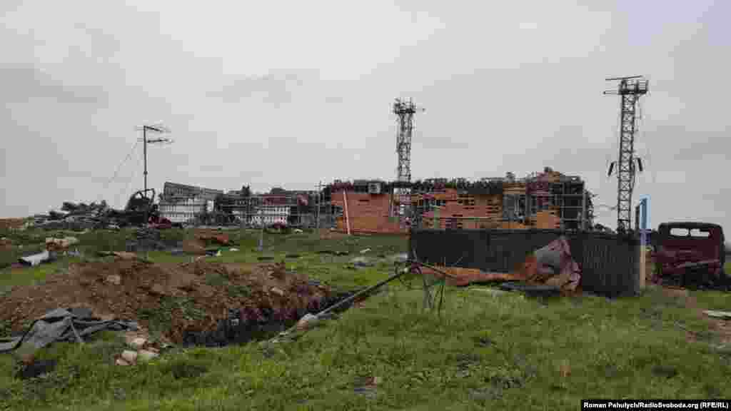 A Kígyó-sziget egy tengerkutató létesítménynek is otthont adott. Egyelőre nem világos, hogy mikor indulhat újra az élet a harcok sújtotta szigeten