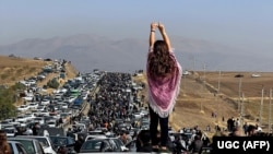 Femeile din Iran protestează de luni de zile împotriva lipsei de drepturi (foto de arhivă)