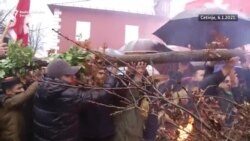 Cetinje: Dvije crkve, dva badnjaka