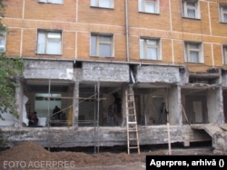 În 2011, Inspectoratul de Stat în Construcții a sistat lucrările de refacere a unei clădiri aparținând Spitalului Mavromati din Botoșani pentru că nu avea autorizație.