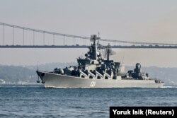 Crucișătorul Moskva, surprins în apele strâmtorii Bosfor pe data de 18 iunie 2021.