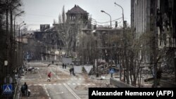 Разбитые улицы Мариуполя, снимок от апреля 2022 года