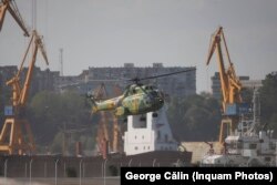 Președinta Comisiei Europene, Ursula von der Leyen, a vizitat luni portul militar Constanța însoțită de președintele României, Nicușor Dan