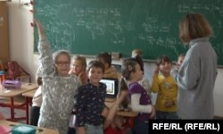 Elevii ucraineni învață după-amiaza în sălile de curs de la Colegiul Național „Mihai Viteazul” din Capitală