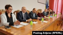 Članovi Senata Univerziteta u Sarajevu raspravljali su o reviziji diploma, pored ostalih, i Sebije Izetbegović, direktorice Univerzitetsko-kliničkog centra Univerziteta u Sarajevu