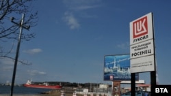 „Лукойл“ и санкциите. Може ли България да остане без бензин и дизел