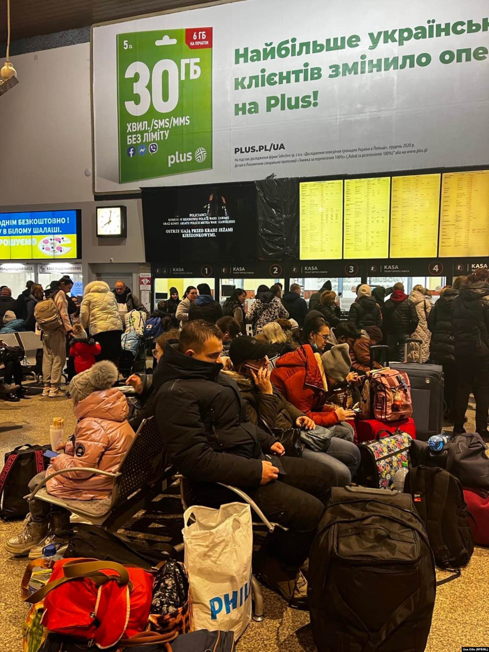 Unutar autobuske stanice Zachodnia u Varšavi, 8. april 2022. 