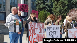 Protestul din fața guvernului împotriva discriminării din școală. 15 aprilie 2022