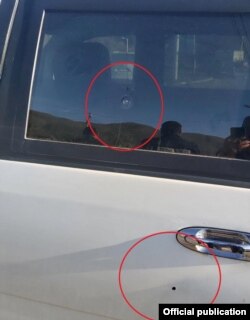 Gjurmët nga sulmi me armë zjarri në veturën e Policisë së Kosovës.