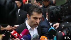 Премиерът Кирил Петков по време на посещението си в Битоля, Северна Македония.