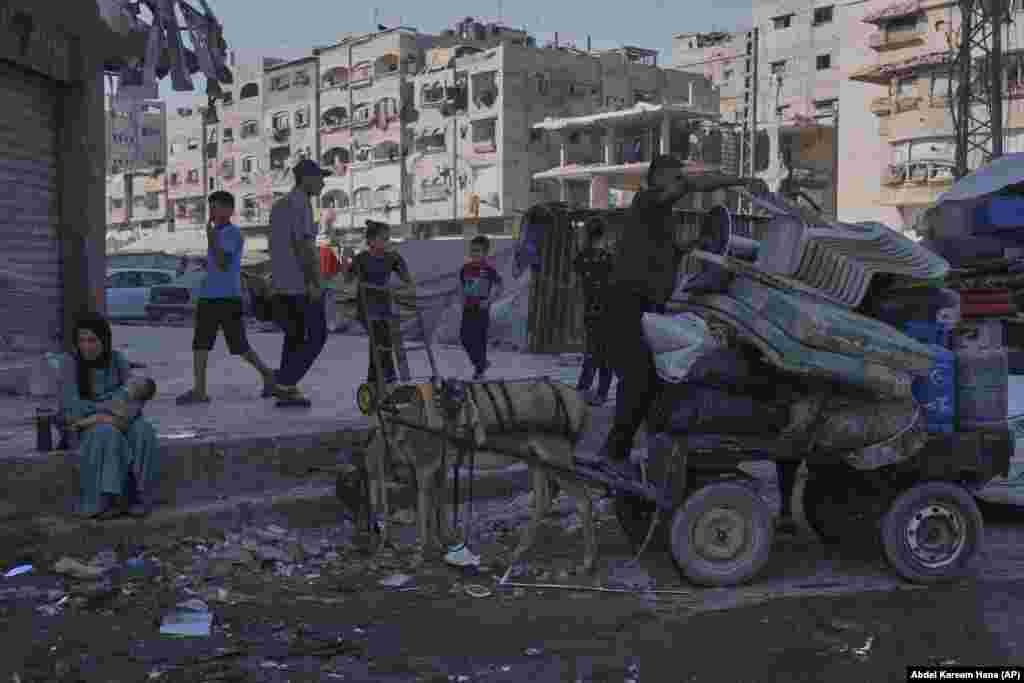 Palestinci pripremaju svoje stvari za ponovnu selidbu, 28. avgusta.