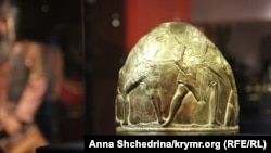 Частина експонатів виставки «Крим: золото і таємниці Чорного моря», представлена в київському Музеї історичних коштовностей України