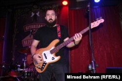 Miloš Majinović: Dođeš tu među ljude koji se bave muzikom, i to nas puno ni ne interesuje, ni ko je kakav, nego samo šta radiš, je li to valja, ne valja, i jesi li raja ili nisi i to je to, nema šta