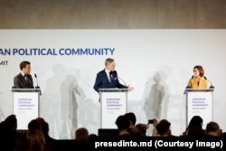 Președinta Maia Sandu alături de Prim-ministrul Fiala și Președinte Emmanuel Macron la Summitul Comunității Politice Europene (CPE) din Praga