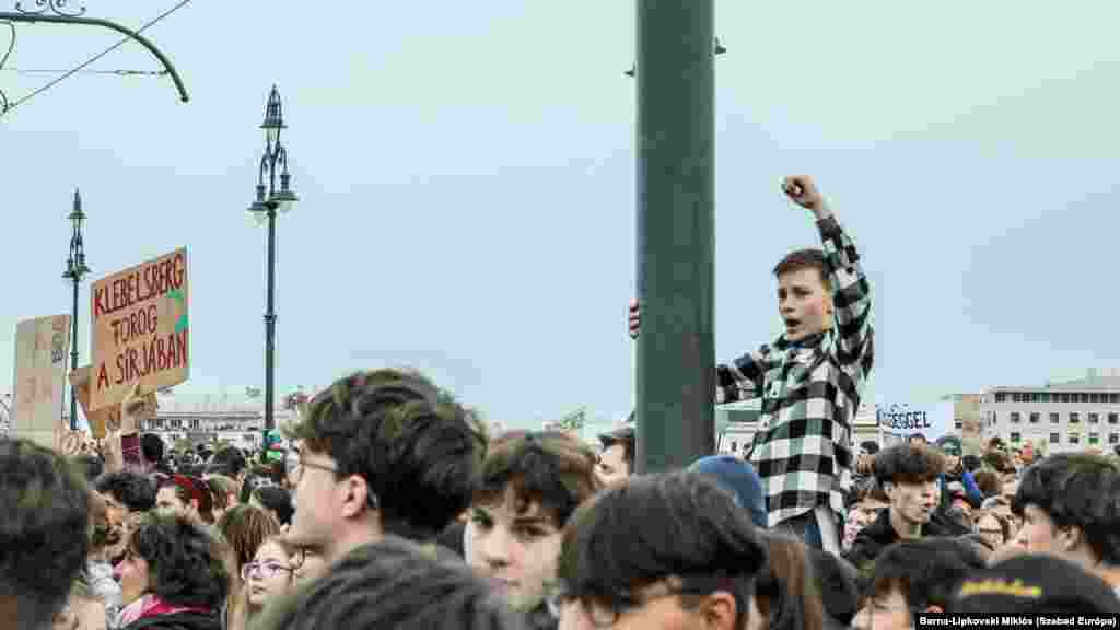 Valószínűleg a kockás ing volt a legnépszerűbb ruhadarab a hídfoglaláson.