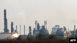Fotoarhiv. Postrojenje Petrohemije u Pančevu, na oko 10 kilometara od Beograda. 