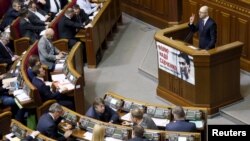 Прем’єр-міністр України Арсенії Яценюк під час виступу у Верховній Раді. 16 лютого 2016 року 