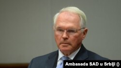 Американскиот амбасадор во Белград, Кристофер Хил 
