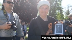 Fotografija kontroverznog vladike Nikolaja Velimirovića na šetnji u Beogradu (9. maj 2022)